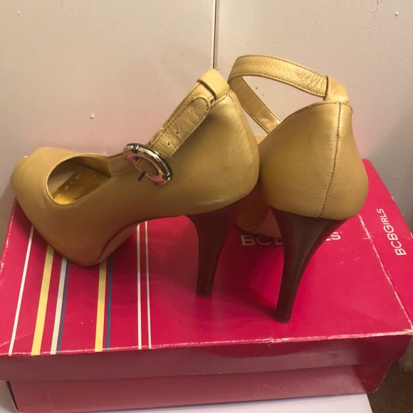 BCBG Heels - Picture 2 of 5